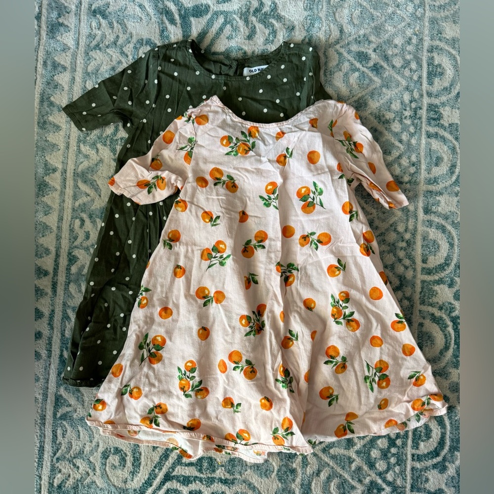 Old Navy toddler girls 2 dress set! Size 5T. Green polka dot and peach prints!